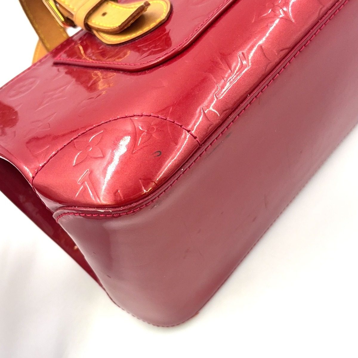 Louis Vuitton Monogram Vernis Rosewood Avenue Pomme D'amour Unknown Red Handbag — view 10
