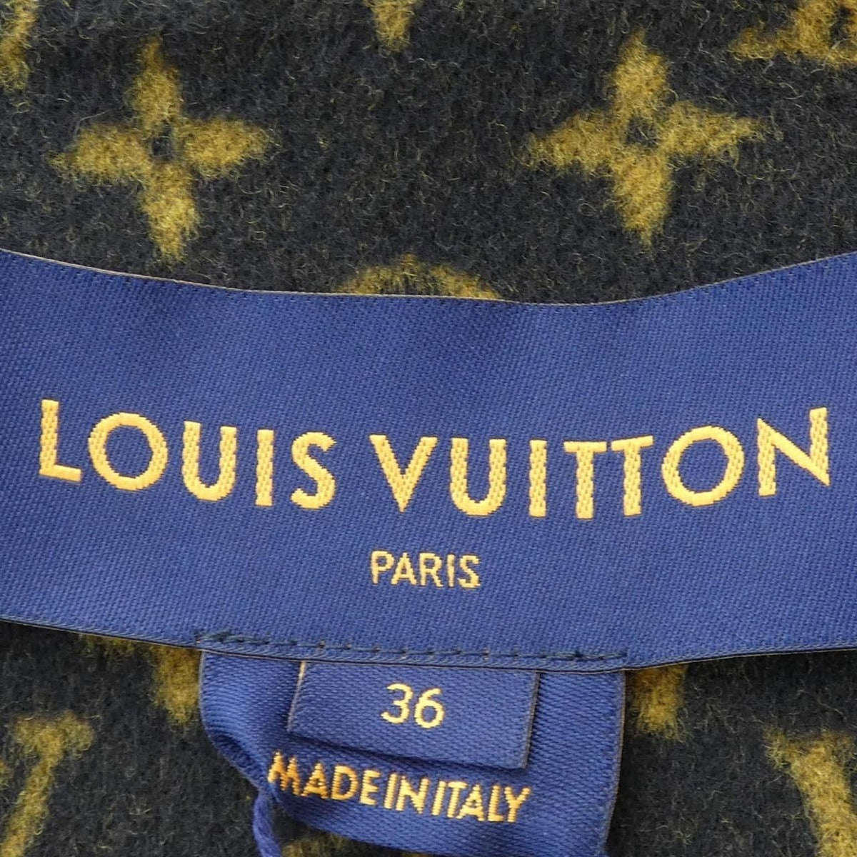 Louis Vuitton Shirring Color Belted Coat — view 4