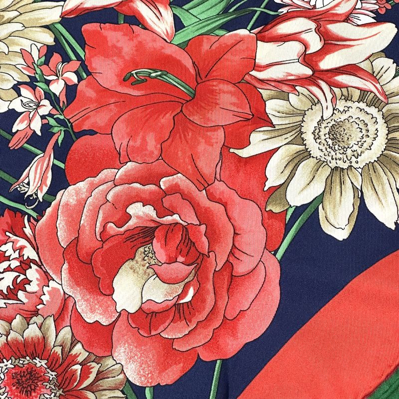 Gucci Scarf Floral All Over Flora Flowers Triangle Silk Multicolor