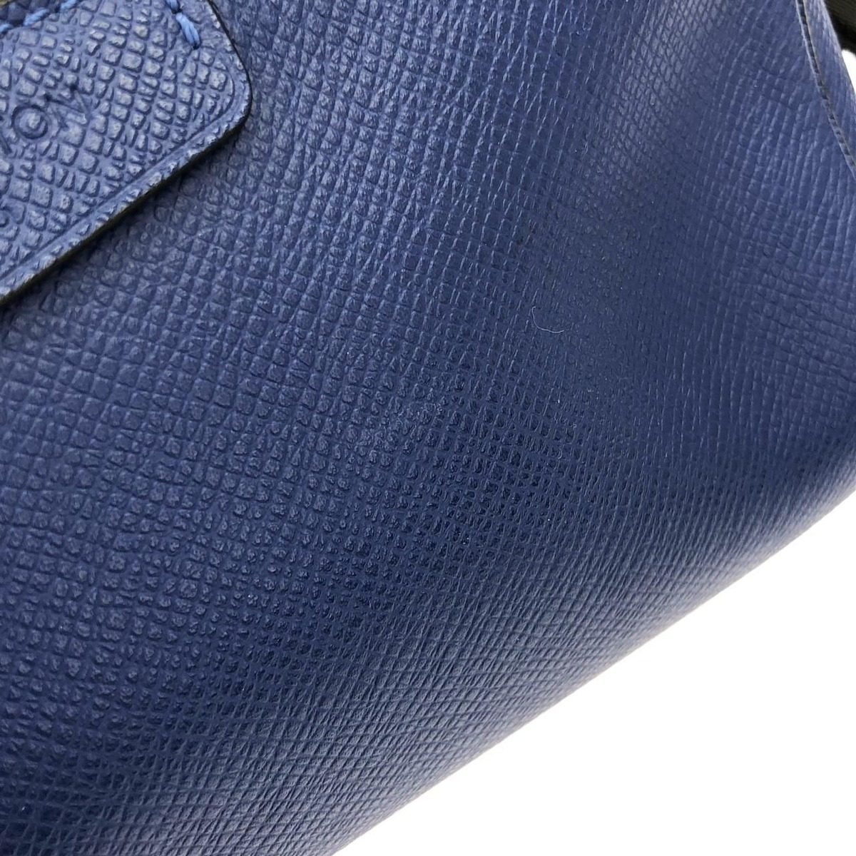 Louis Vuitton Taiga Outdoor Messenger PM Shoulder Bag — view 5
