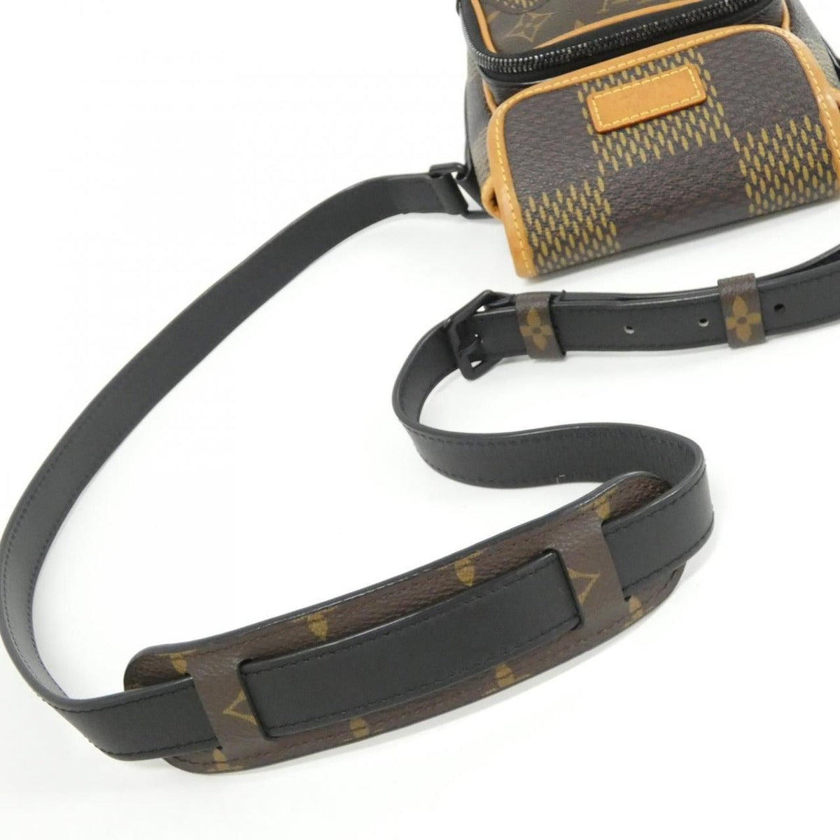 Louis Vuitton Damier Giant Amazon Shoulder Bag — view 9