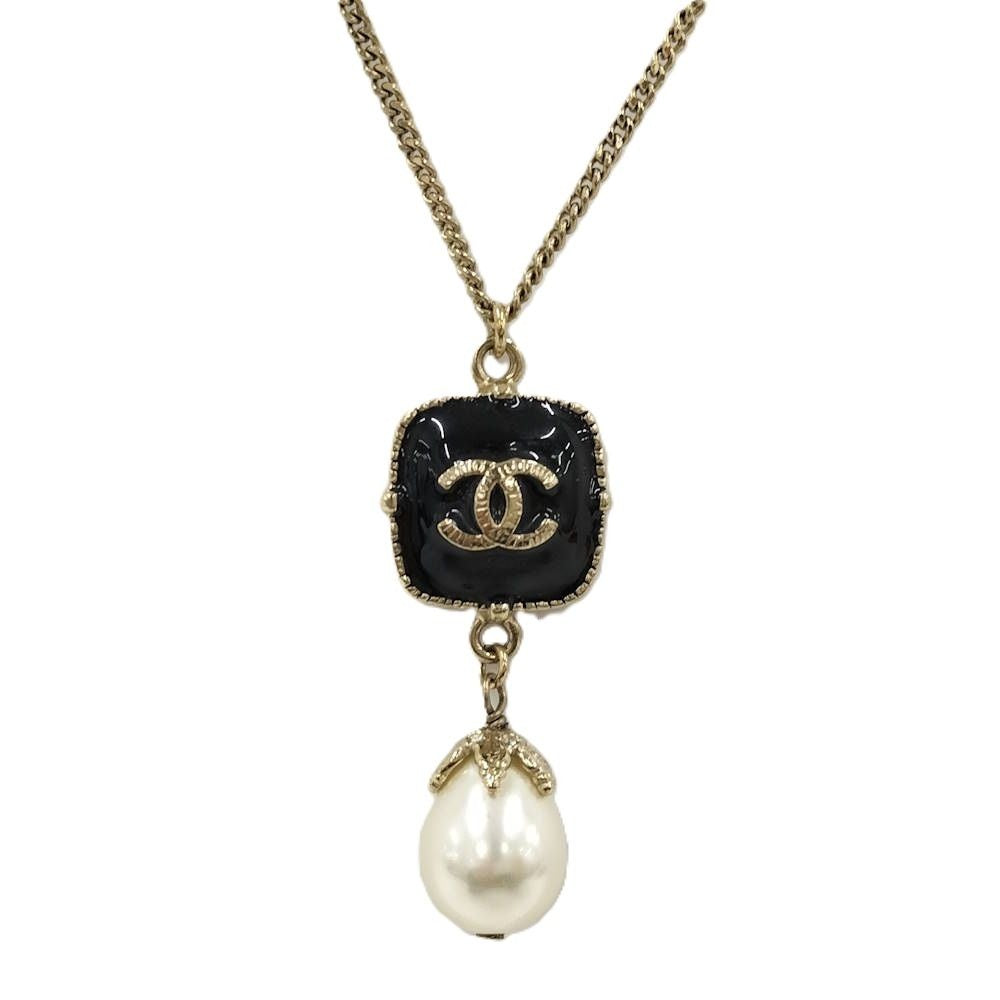 Chanel CC Logo Pearl Necklace