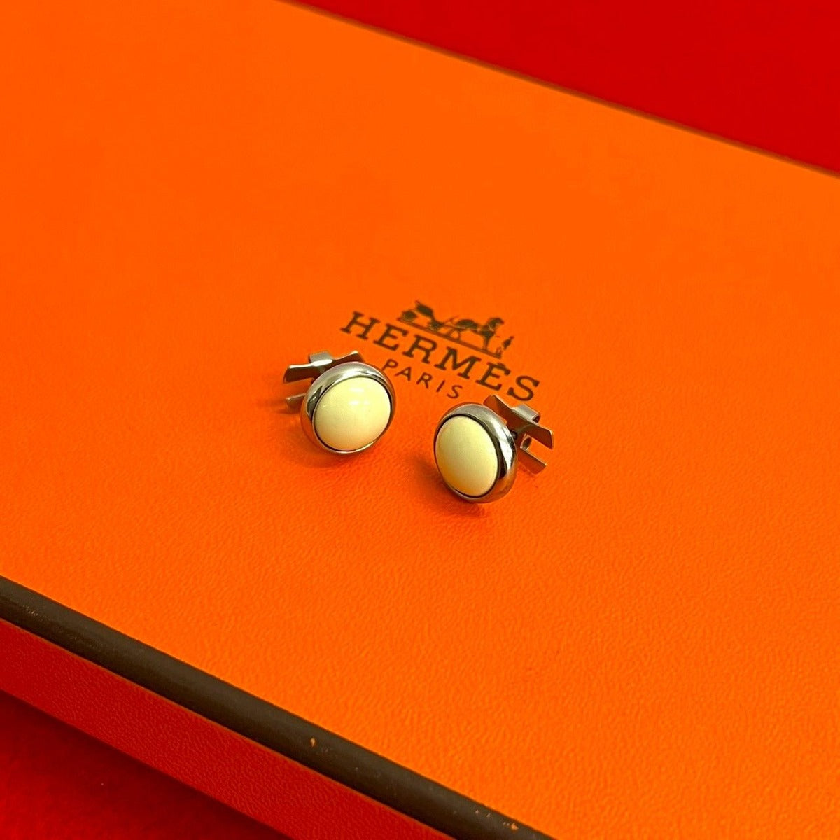 Hermes Eclipse Round Earrings Metal Small Items Silver Ivory