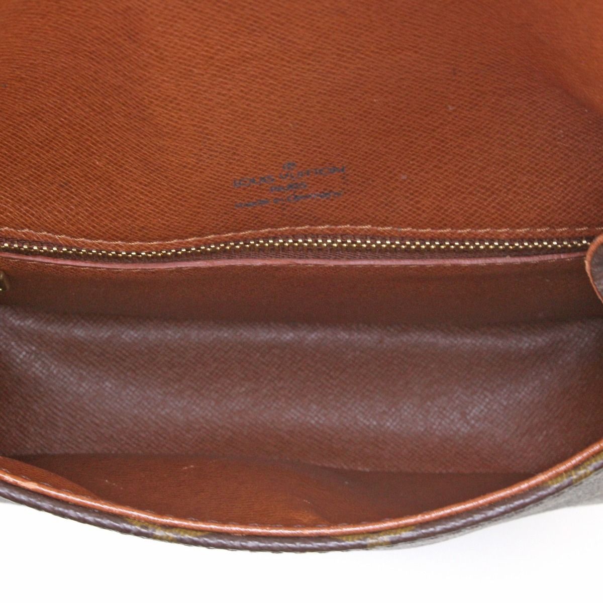 Louis Vuitton Shoulder Bag Monogram Saint-Cloud Cracks in the Folds Inside