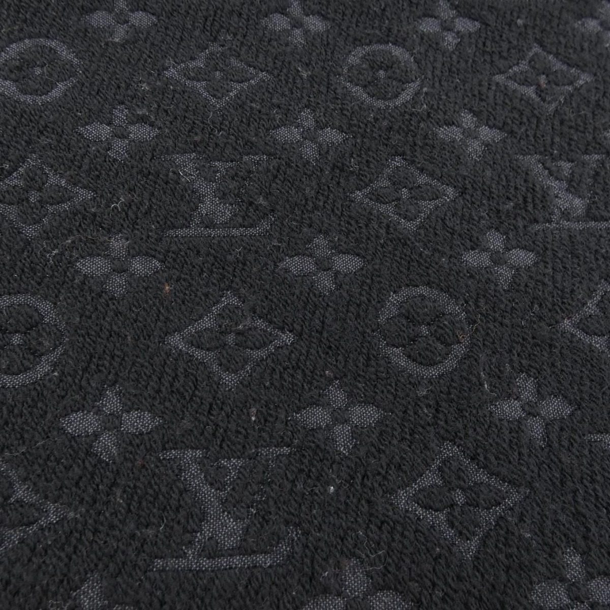 Louis Vuitton Monogram Classic Scarf — view 4
