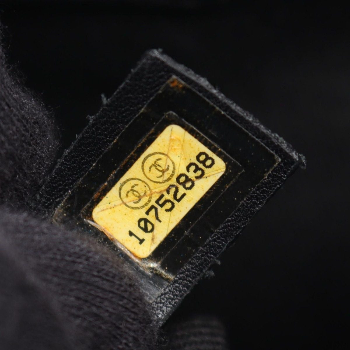 Chanel Shoulder Bag Diamond Stitch Black Leather CC Logo Chain — view 5
