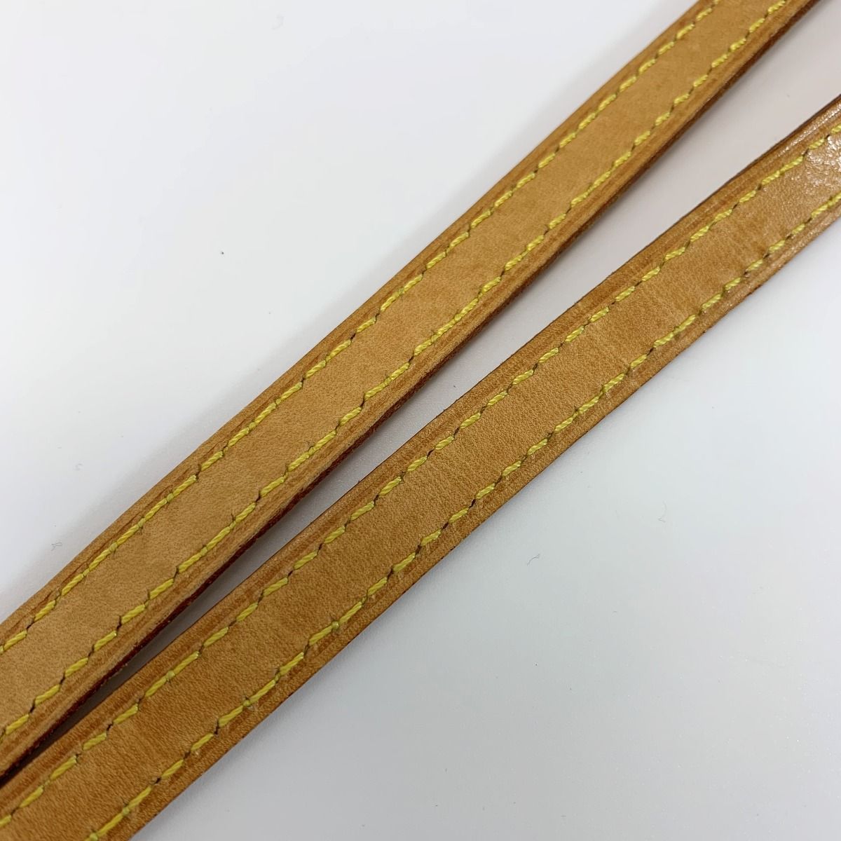 Louis Vuitton Leather Leather Beige 115cm (45.28in) Shoulder Strap Bag