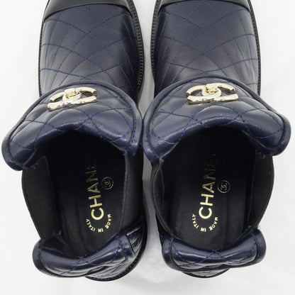 Chanel Matelasse Turnlock Side Gore Shorts Navy - G45144 38 25cm