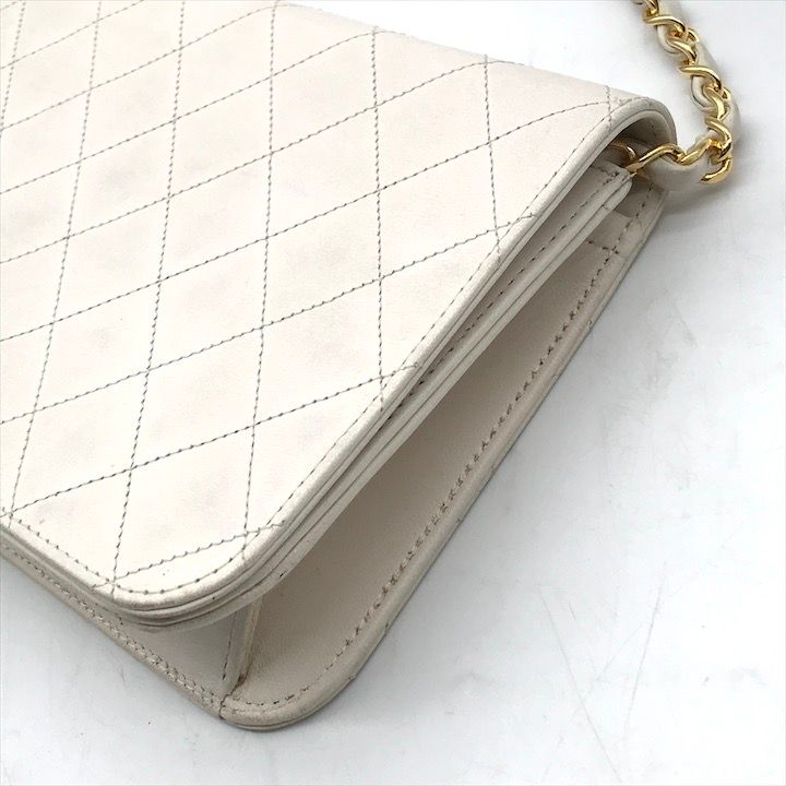 Chanel Quilted Lambskin CC Logo Push Lock Chain Shoulder Bag White