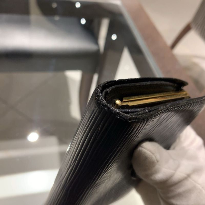 ◎authentic Louis Vuitton Epi Bifold Compact Wallet