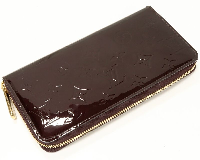 Louis Vuitton Round Zipper Long Wallet With Change Pocket Vernis Amarante Zippy