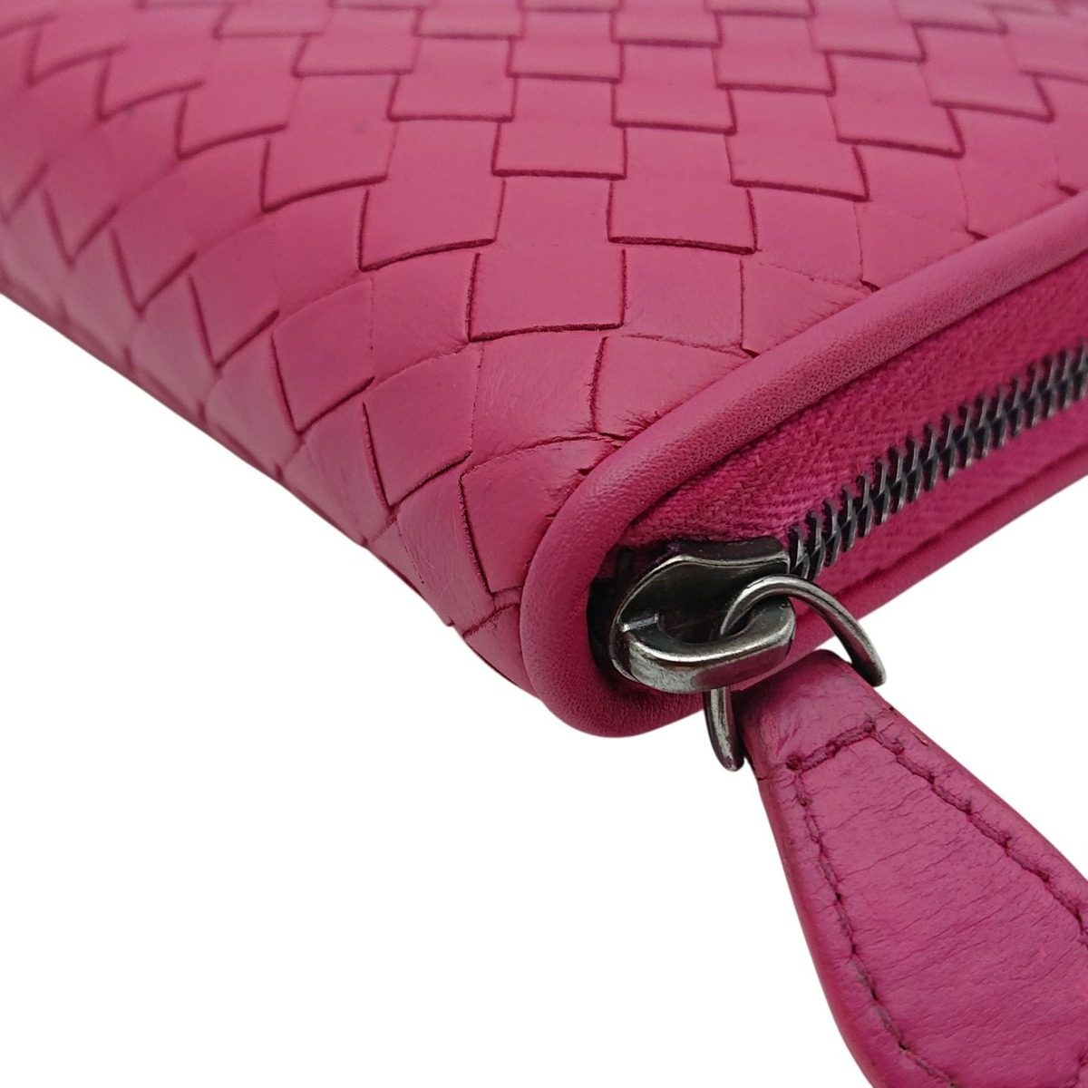Bottega Veneta Intrecciato Round Zip Wallet Pink — view 14