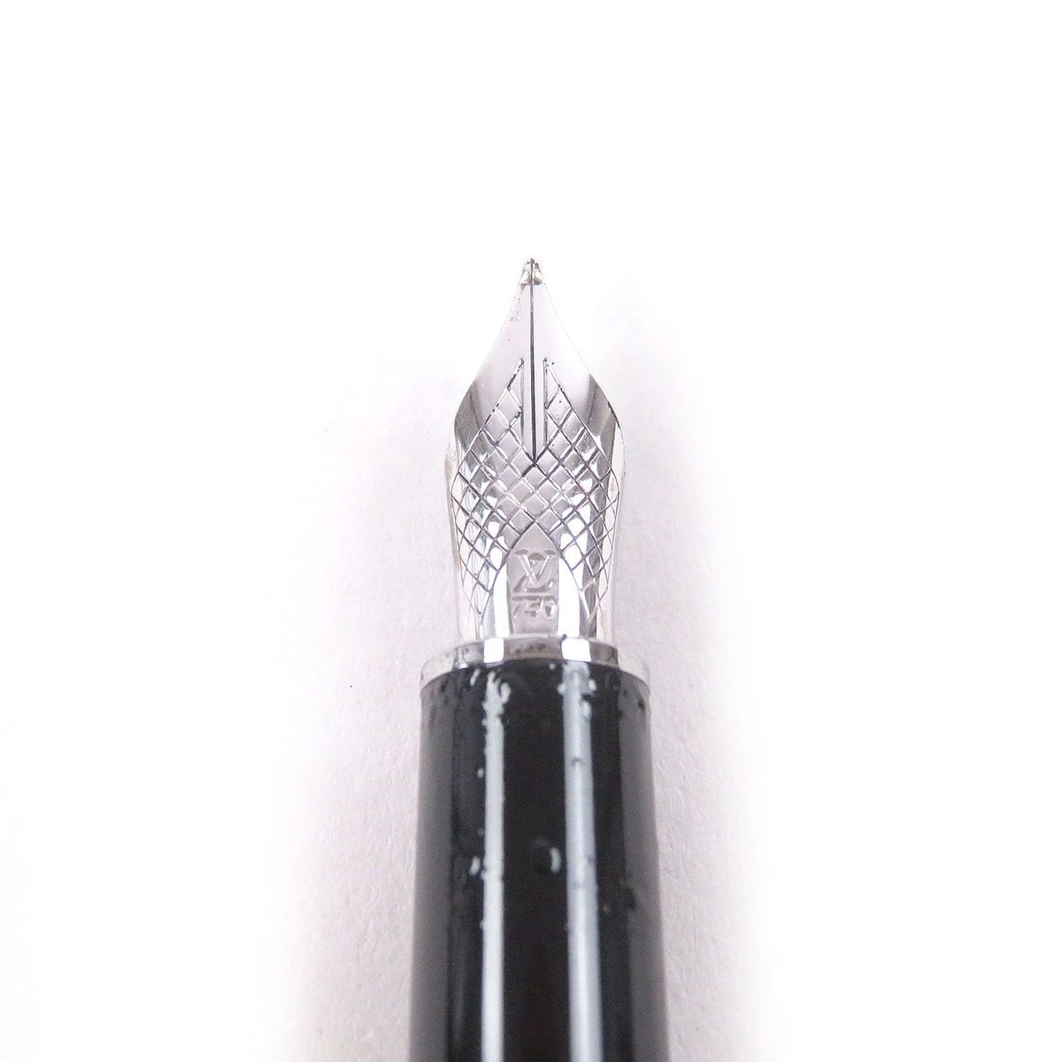Louis Vuitton Doc Lacquer Nib 18k Cap Fountain Pen Black Silver — view 4
