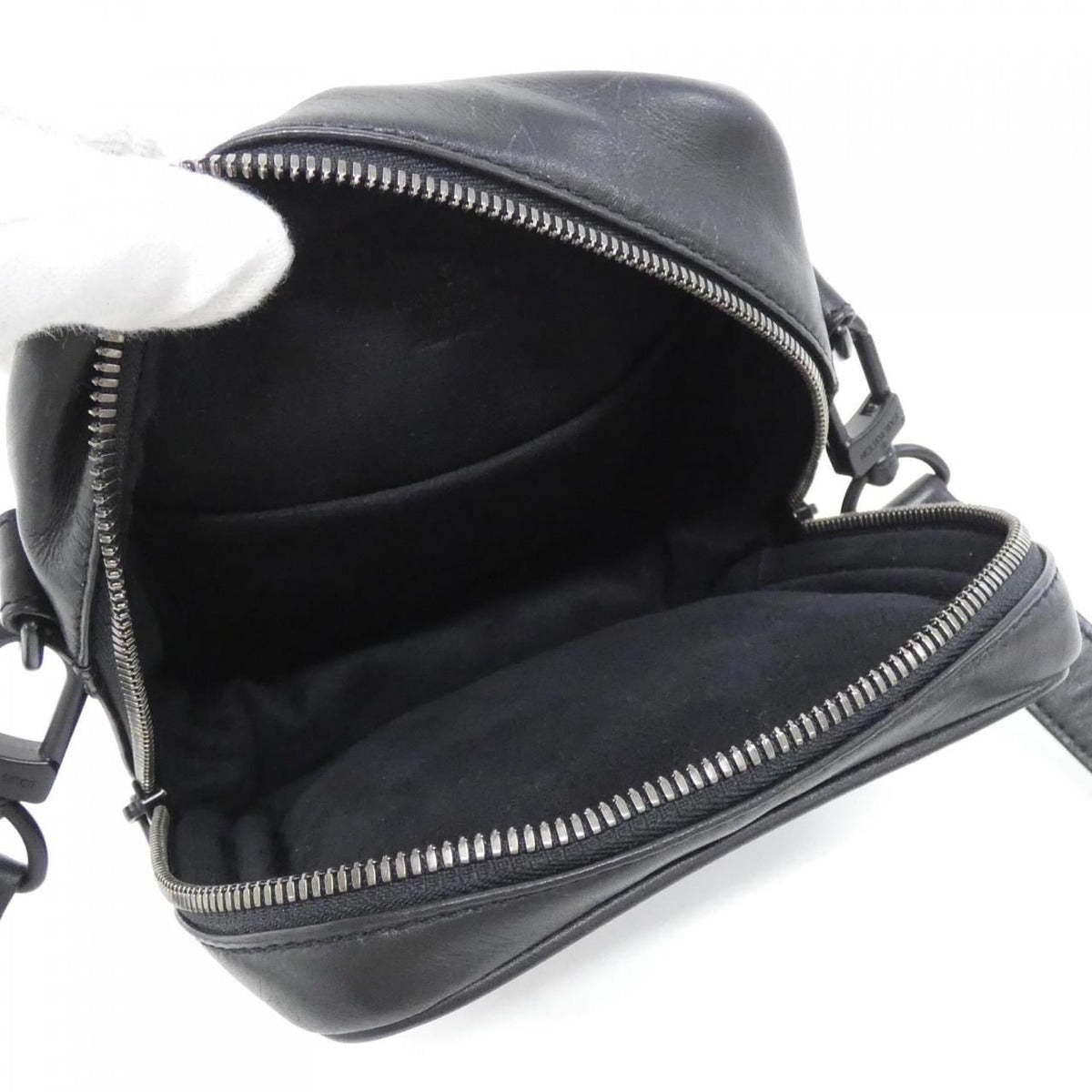 Louis Vuitton Monogram Diffile Peonia Shoulder Bag Black — view 5