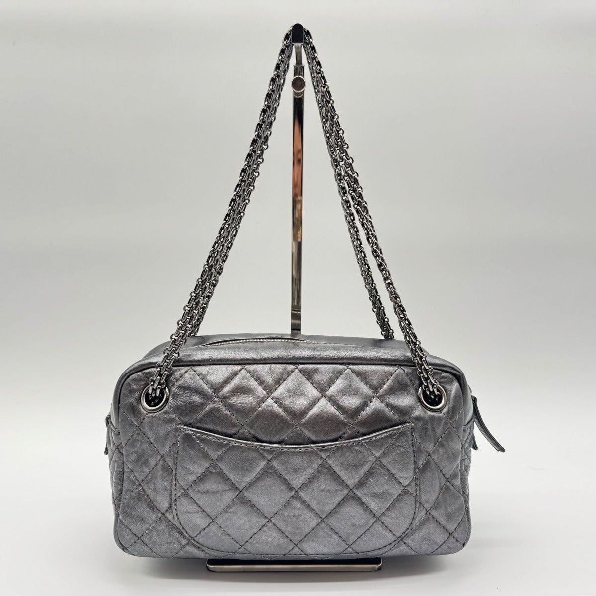 Chanel Shoulder Bag 2.55 Quilted Silver Leather Seal — view 2