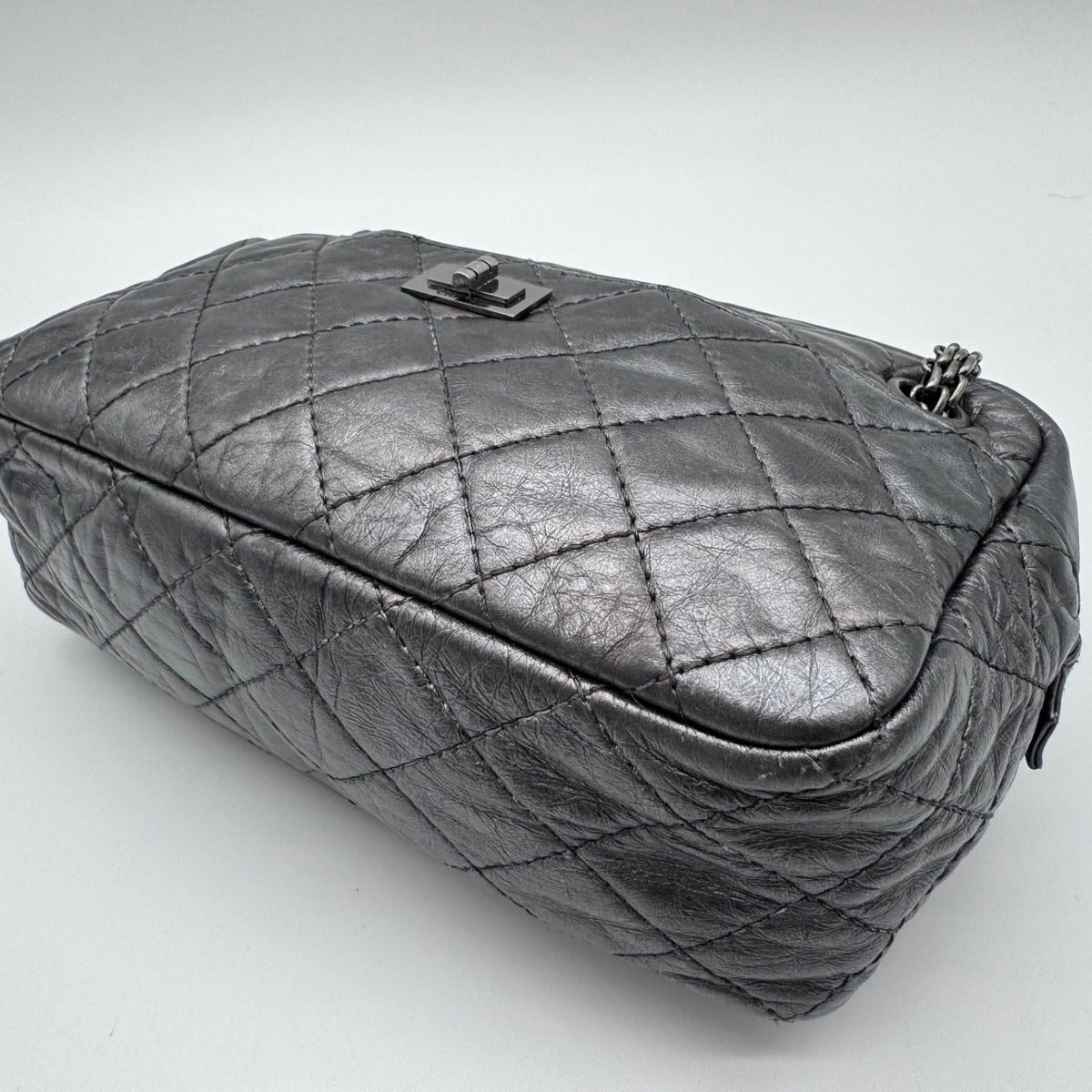 Chanel Shoulder Bag 2.55 Quilted Silver Leather Seal — view 8