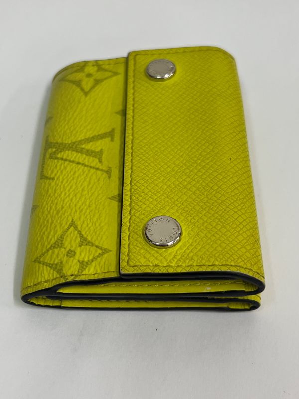 Louis Vuitton Wallet Trifold Wallet Taiga Llama Discovery Compact M67629