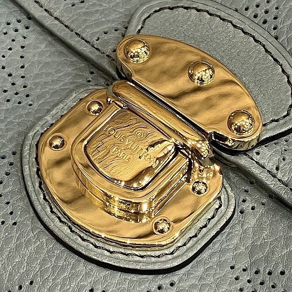 Louis Vuitton Mahina Portefeuille Amelia M58128 Long Wallet Trifold Wallet Women