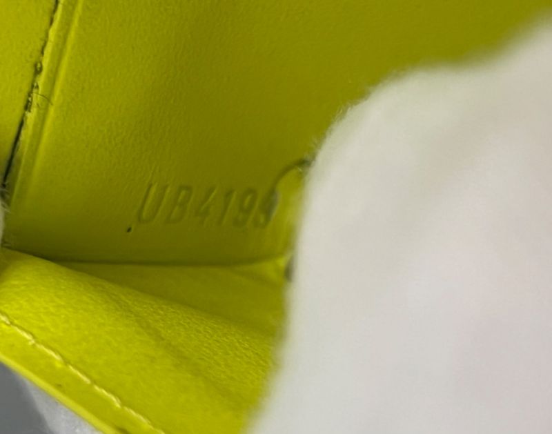 Louis Vuitton Wallet Trifold Wallet Taiga Llama Discovery Compact M67629