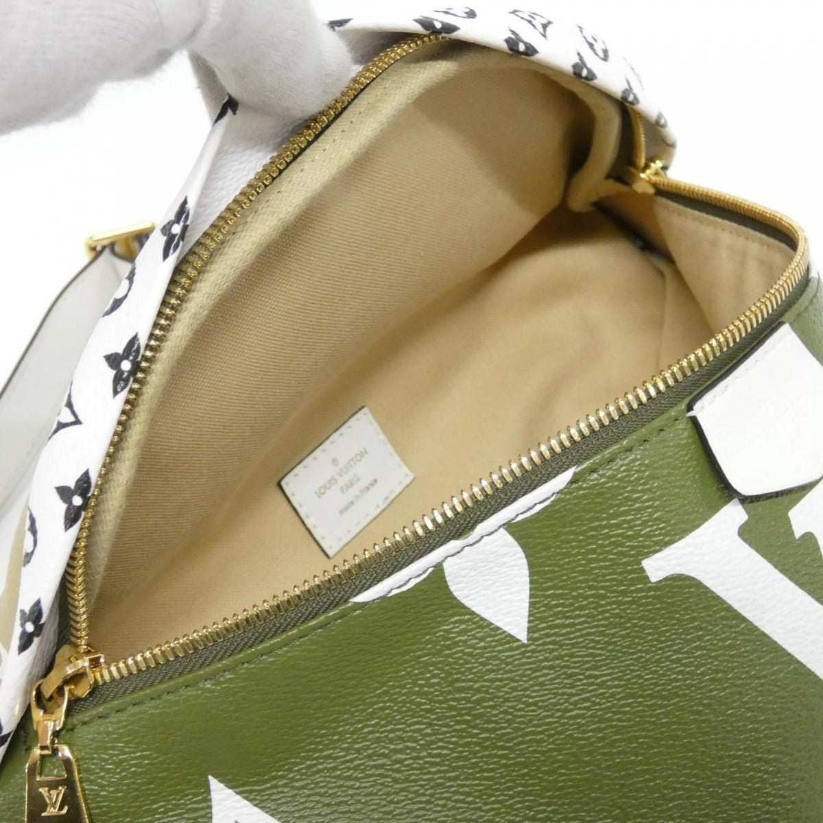 Louis Vuitton Monogram Giant Bum Bag Shoulder — view 8