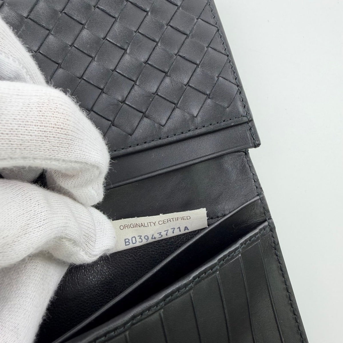 Bottega Veneta Intrecciato Wallet Black Leather Vintage — view 16
