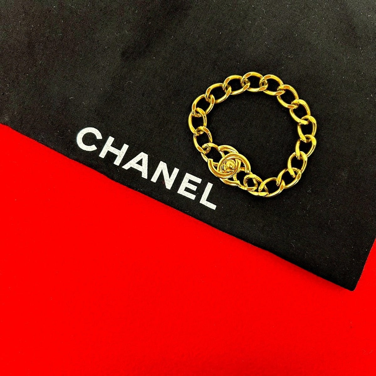 Chanel with Comment Vintage CC Logo Turnlock Motif Chain Bracelet Gold