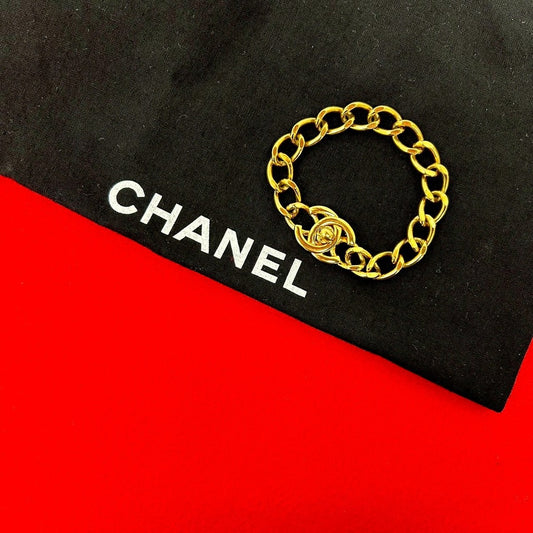 Chanel with Comment Vintage CC Logo Turnlock Motif Chain Bracelet Gold