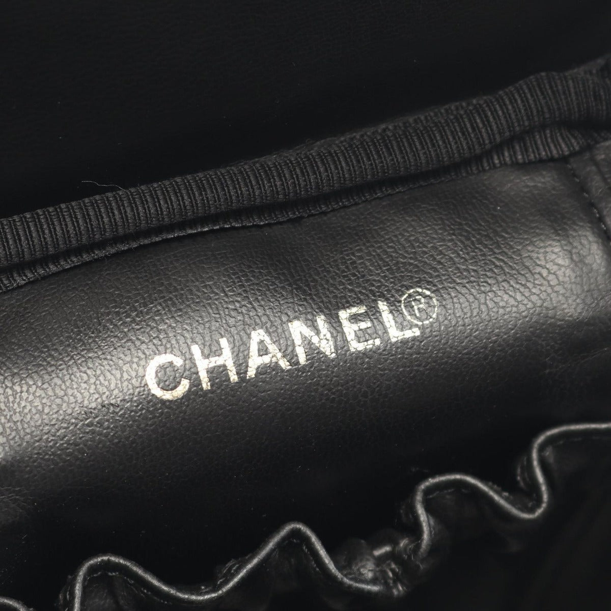Chanel Handbag CC Logo Black Leather Vertical — view 4