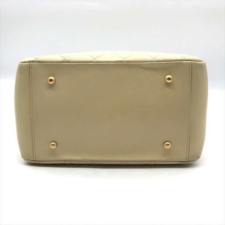 Chanel CC Logo Quilted Chain Tote Hand Ivory
