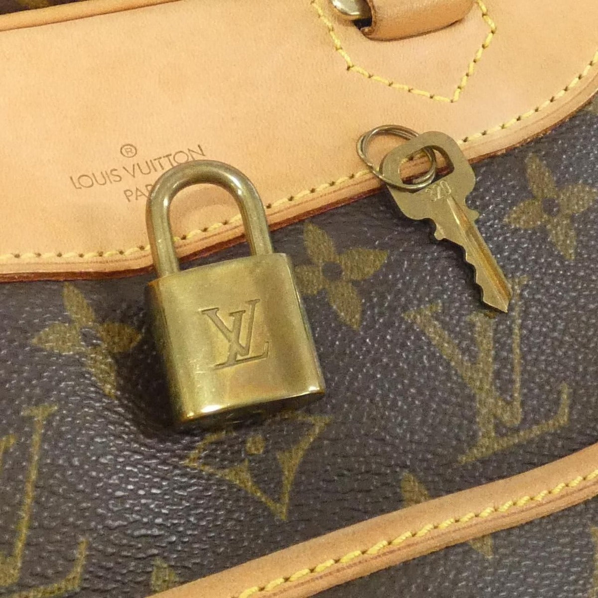 Louis Vuitton Monogram Beau Ring Vanity Bag — view 4