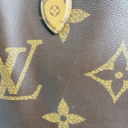 Louis Vuitton M45321 Monogram - Giant Reverse Handbag On-the-go MM Tote Bag