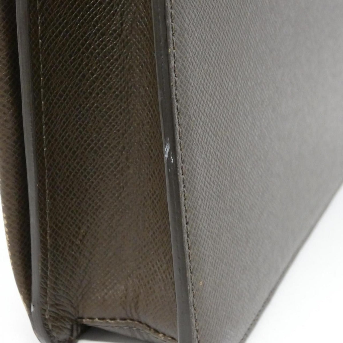 Louis Vuitton Taiga Robusto Bag Grizzly Mat — view 7