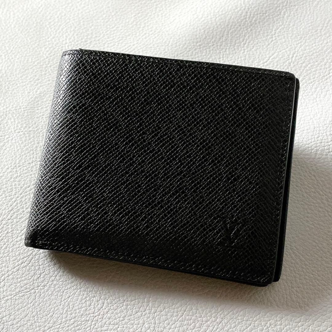 Louis Vuitton Taiga Portefeuille Amerigo NM Bifold Wallet
