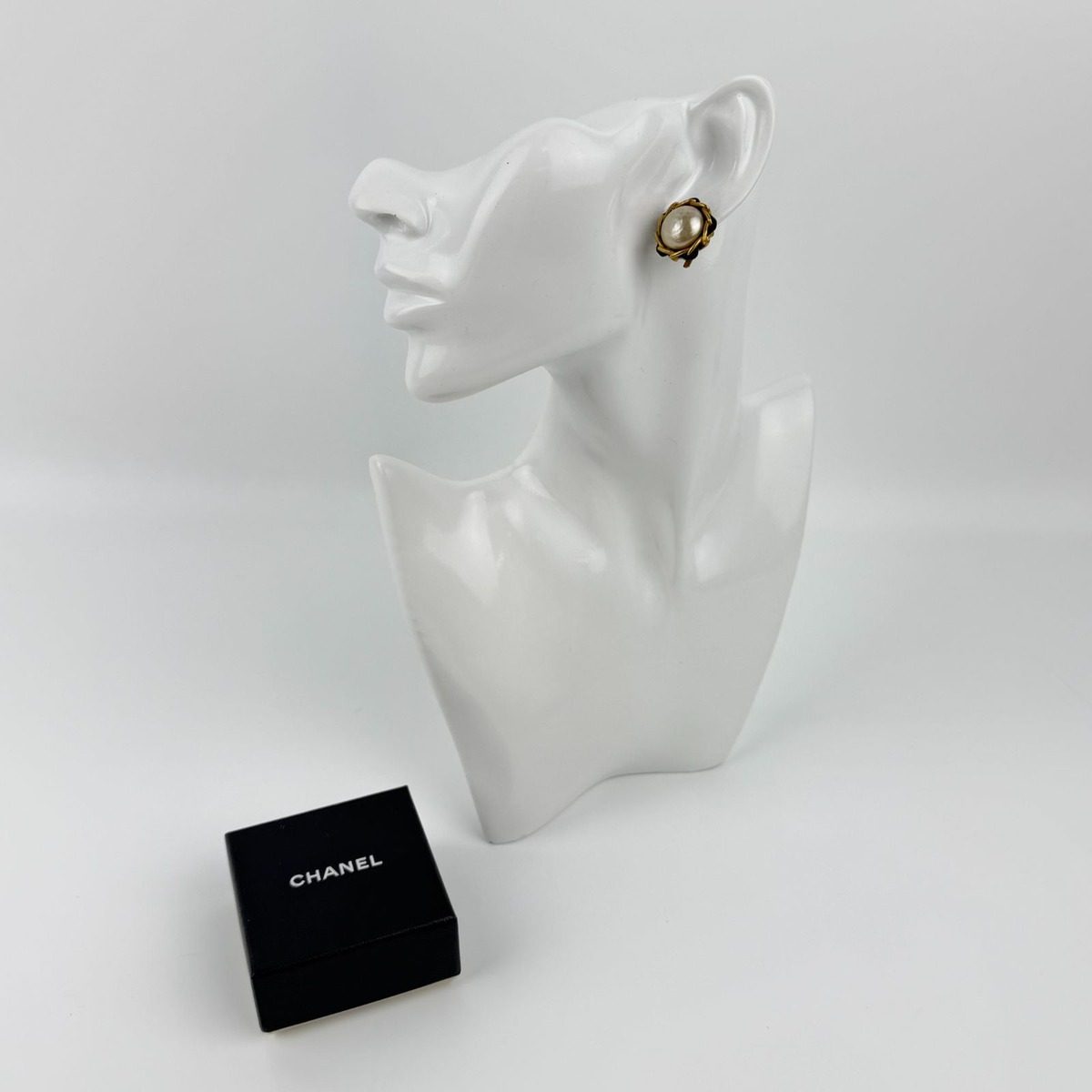Chanel CC Logo Earrings Chain Faux Pearl Gold Vintage — view 2