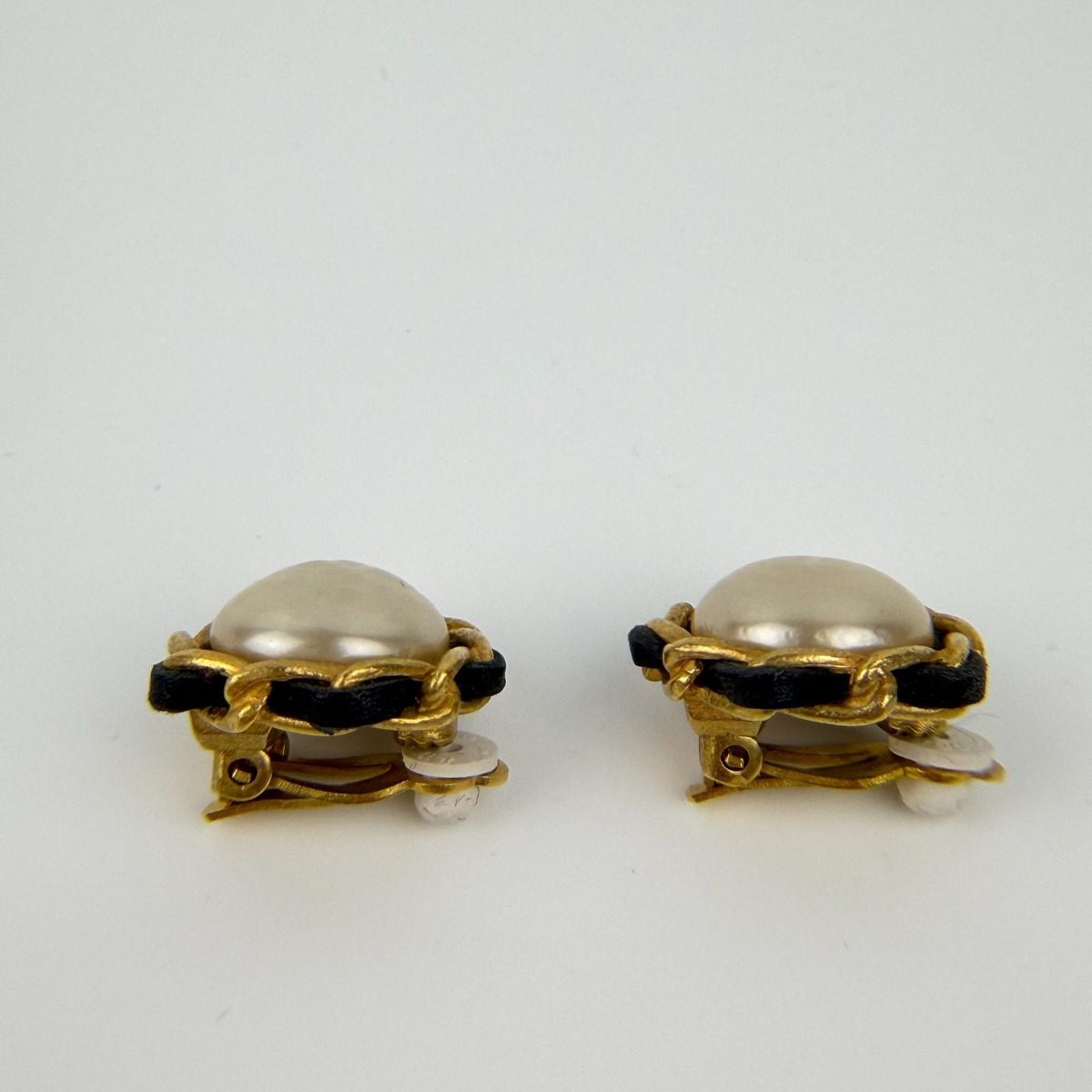 Chanel CC Logo Earrings Chain Faux Pearl Gold Vintage — view 4