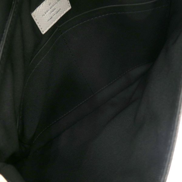 Louis Vuitton Taiga Llama Flap Messenger M30411