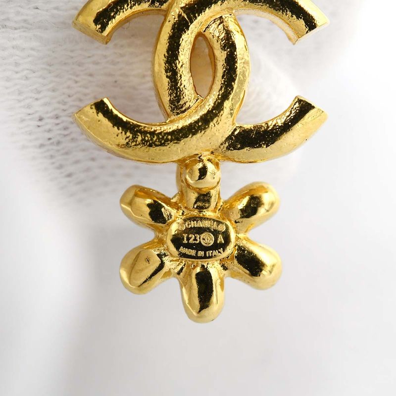 Chanel Coco Mark Flower Rhinestone Earrings I23/a Flower Gold Color H18867