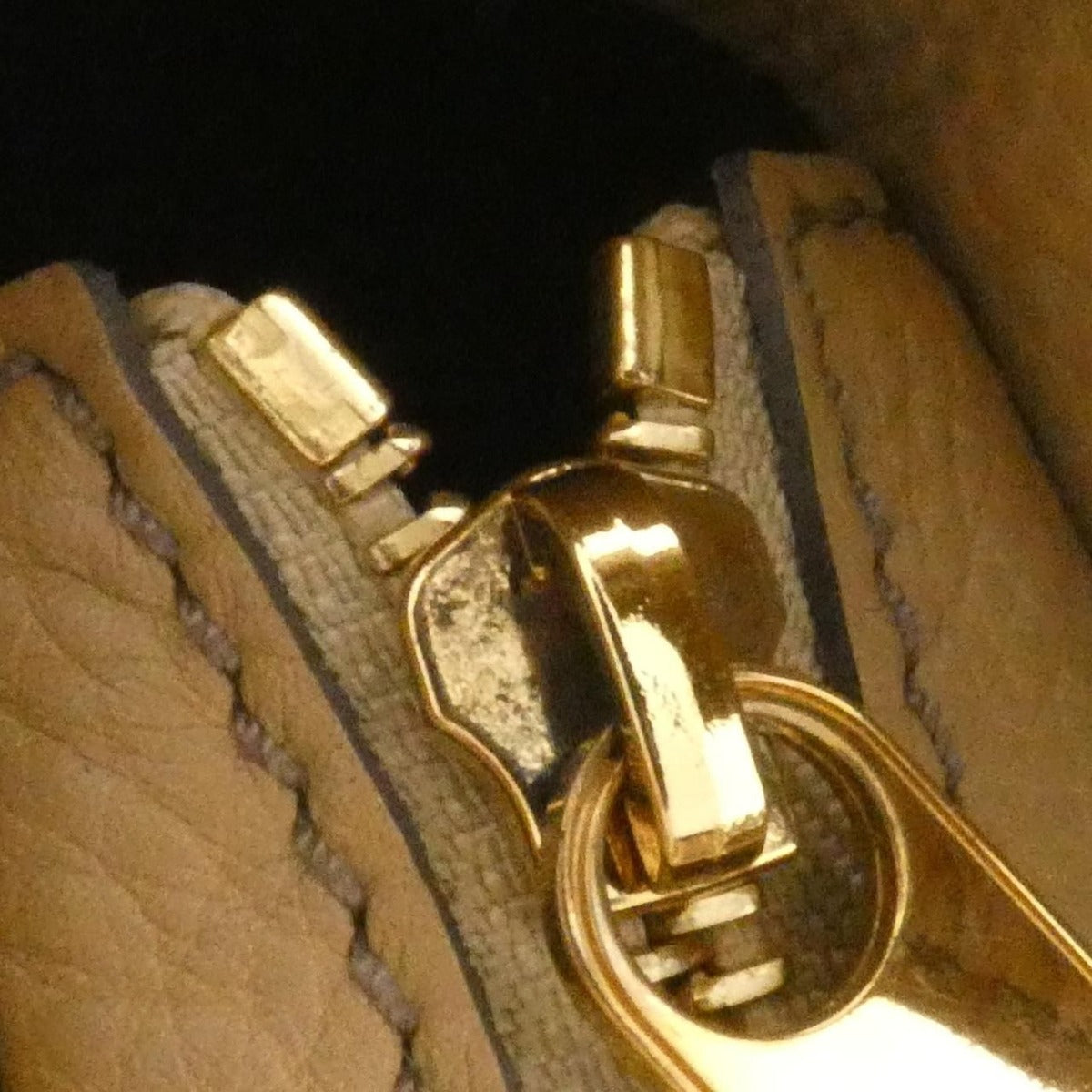 Louis Vuitton Mahina XS Shoulder Bag Biscuit — view 4