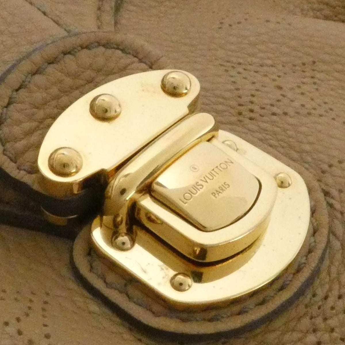 Louis Vuitton Mahina XS Shoulder Bag Biscuit — view 5