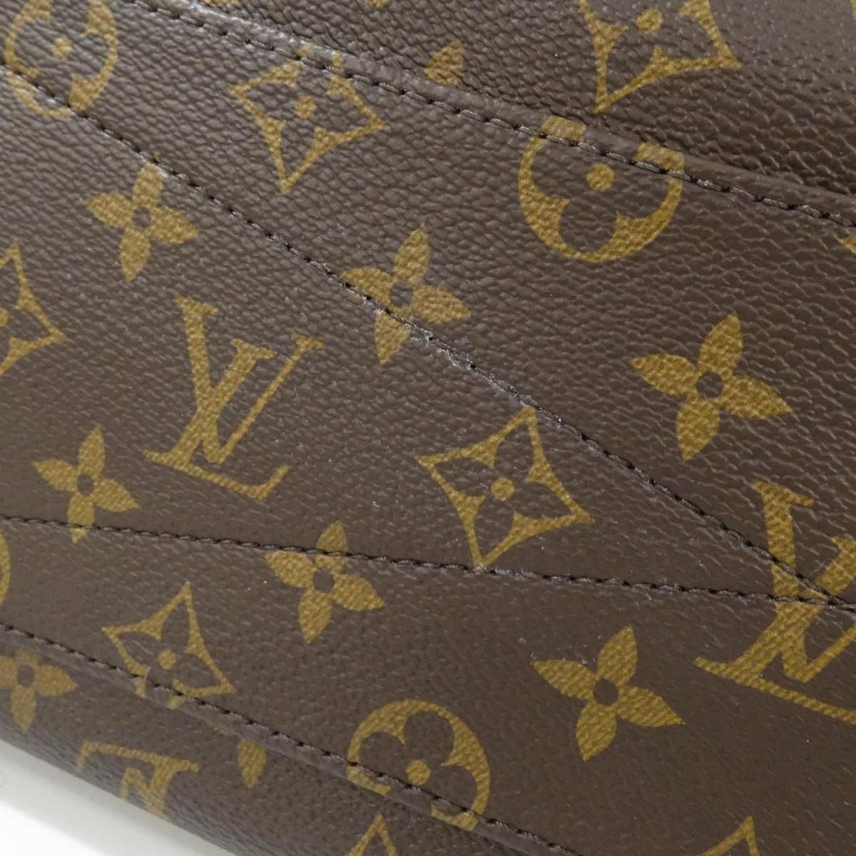 Louis Vuitton Monogram Tote MM — view 4