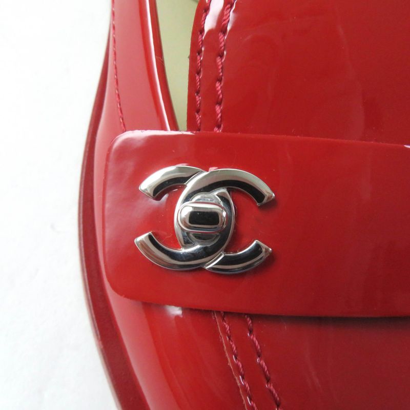 CHANEL G30708 Round Toe Patent Leather Loafers With Coco Mark Hardware Red