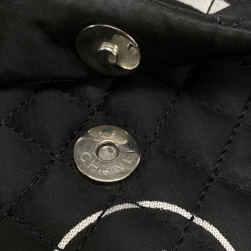 Chanel Shoulder Bag Matelasse Black And White Flap Bag / Silver Hardware /