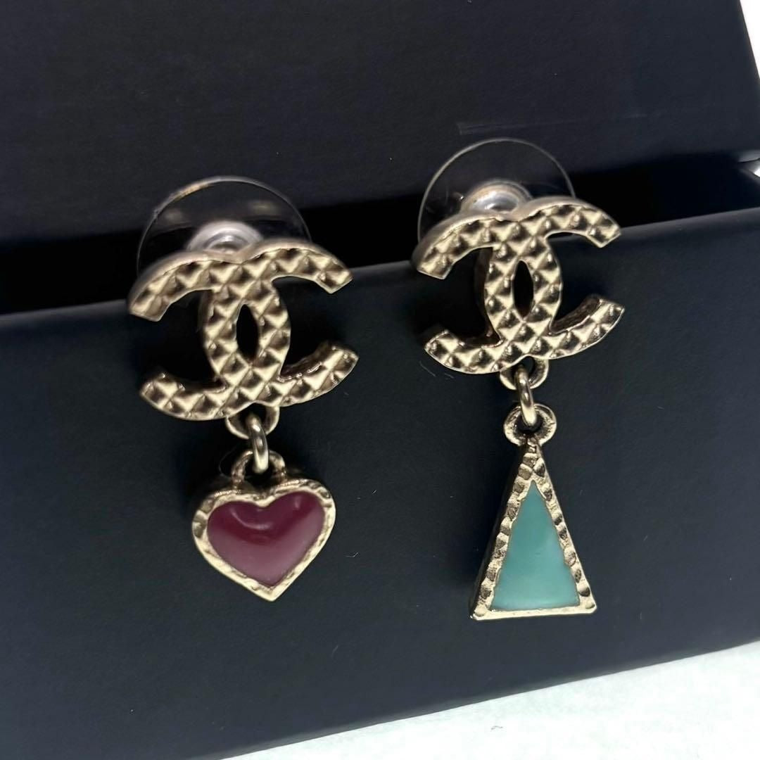 Chanel CC Logo Earrings Gold Triangle
