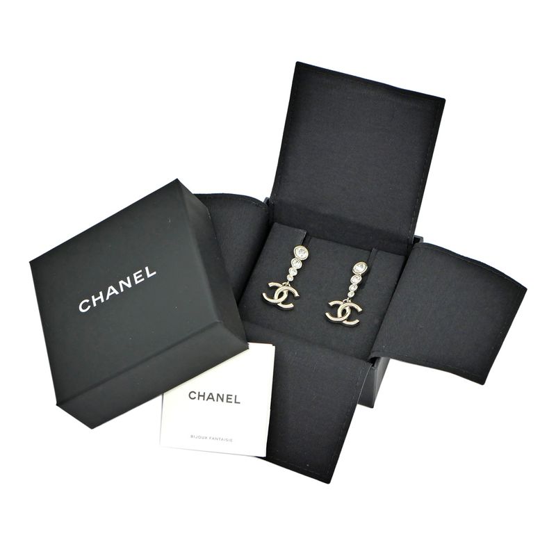 Pair Of Chanel Earrings Coco Mark CC Mark Abe124 B24 B Silver Accessorie