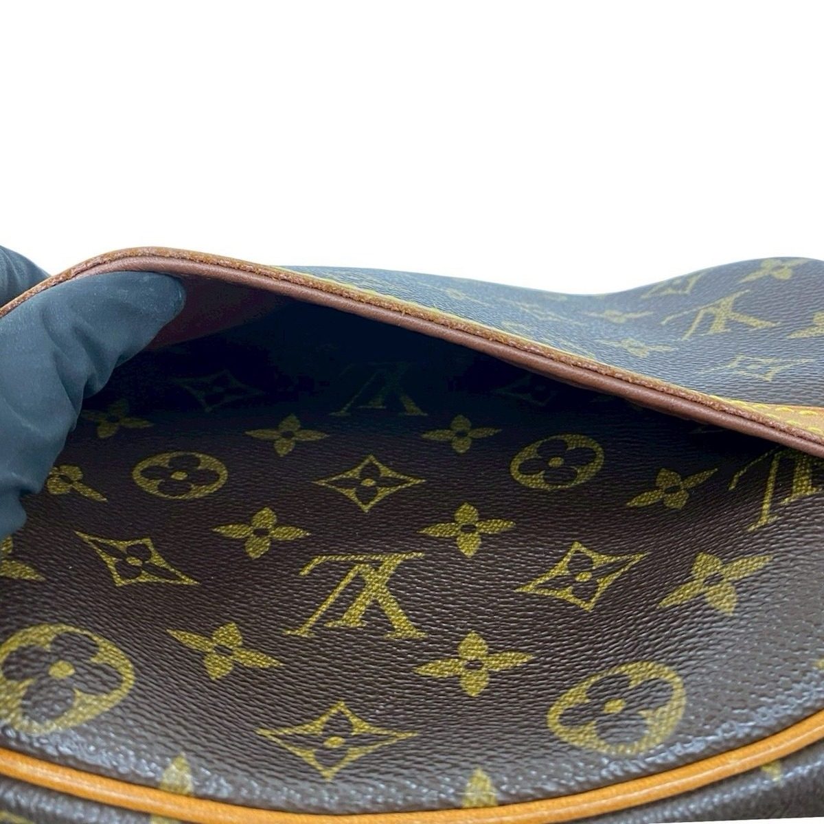 Louis Vuitton Blois Monogram Logo Pattern Leather Shoulder Bag Pochette Brown — view 10