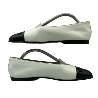 Chanel Bicolor Flat Shoes Leather White Black — view 2