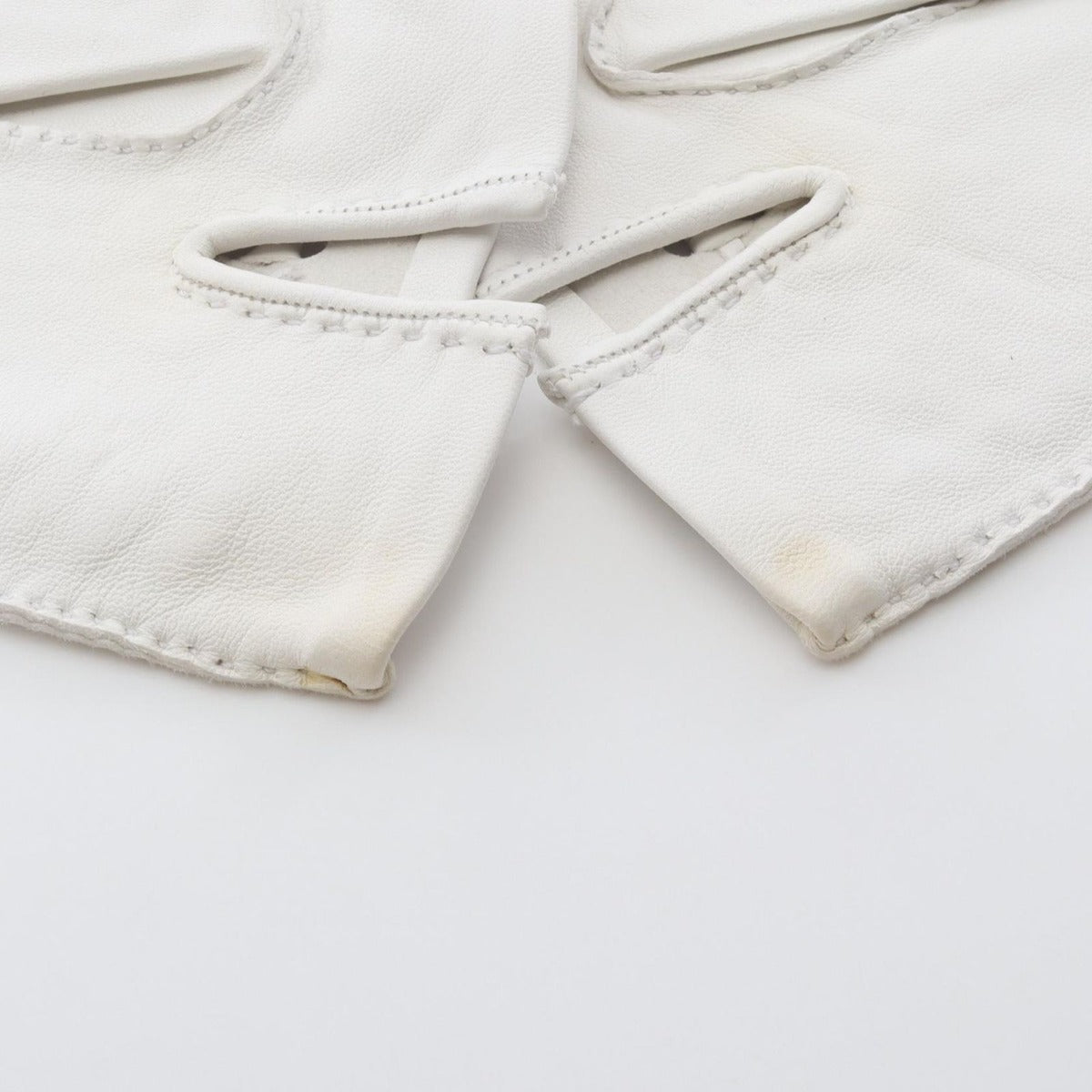Hermes Gloves Lambskin White — view 4