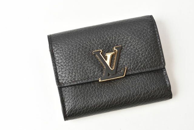Louis Vuitton Wallet Louis Vuitton Portefeuille Capucines XS Taurillon Noir