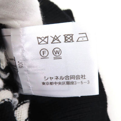 CHANEL P74115 100% Cashmere With Coco Mark Hardware Sequin Embellishment