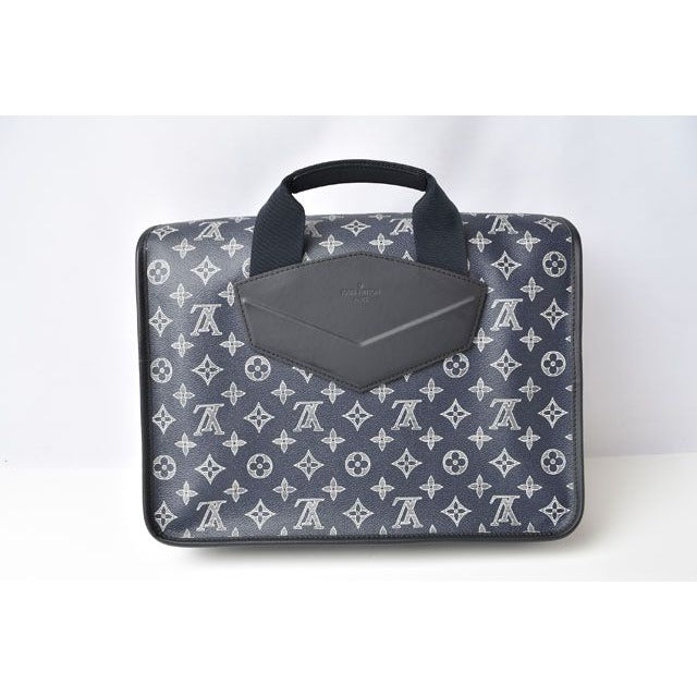 Louis Vuitton Shoulder Bag Messenger GM Monogram Savannah — view 3